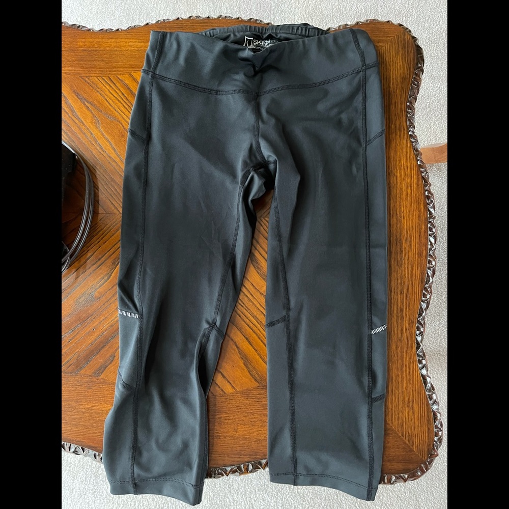 Skirt Sports Redemption Capri Black